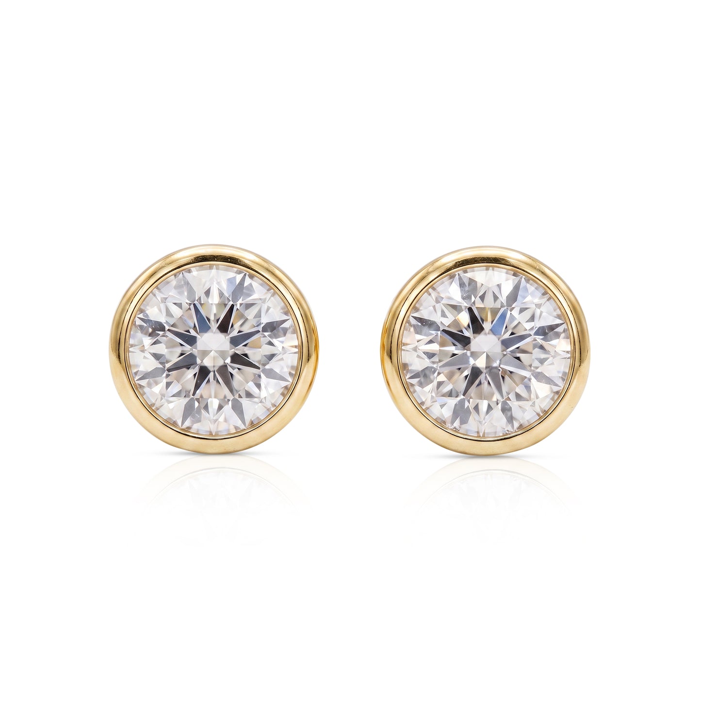 Liana earrings in 14K yellow gold with a round-cut lab-grown diamond