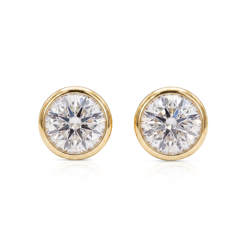 Liana earrings in 14K yellow gold with a round-cut lab-grown diamond
