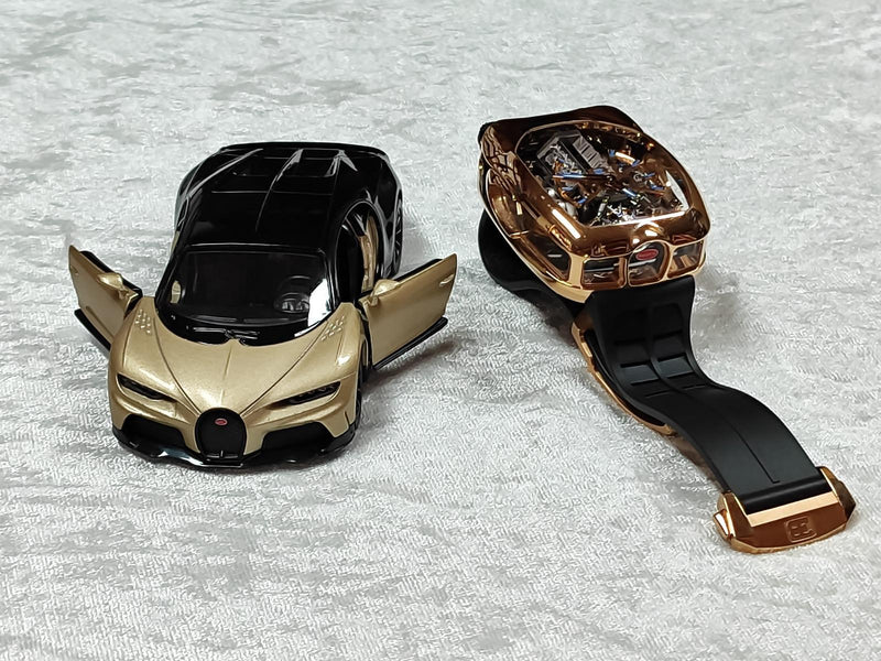 שעון Jacob & Co Bugatti Chiron Tourbillon לצד שני דגמי מכוניות בוגאטי